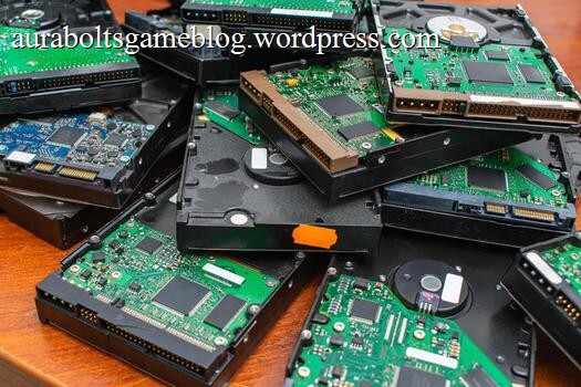 A pile of dusty broken and obsolete hard drives for disposal and recycling. Electronic data warehouse 8164845 Stock Photo at Vecteezy